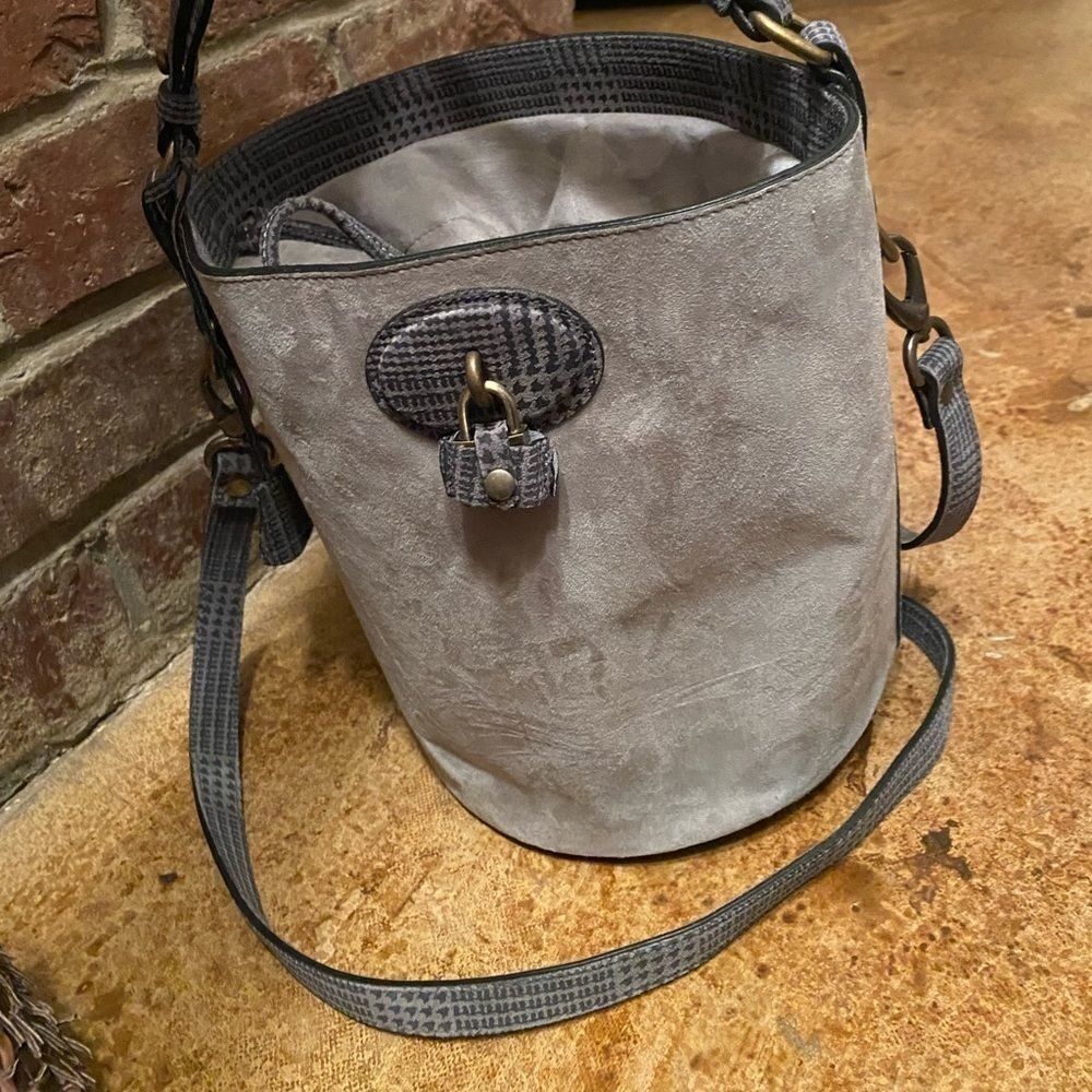 A B A. Bellucci Carson grey Italian suede bucket shoulder bag‎ rare hard to find